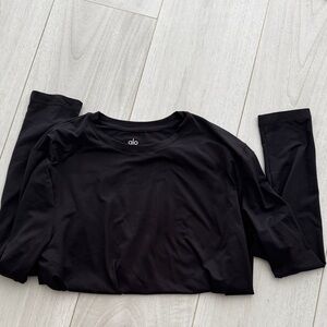 ALO Yoga Men’s Classic Black Long Sleeve Tee